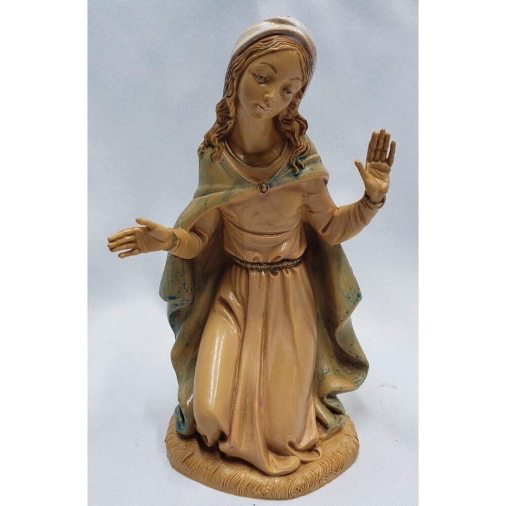 Fontanini Mary Kneeling Depose 300 Nativity 1983 Stands Approx 5-1/2 inch tall.